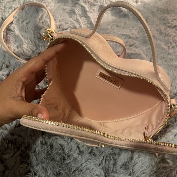 Light pink heart shaped crossbody or clutch purse LIKE NEW - Picture 5 of 8